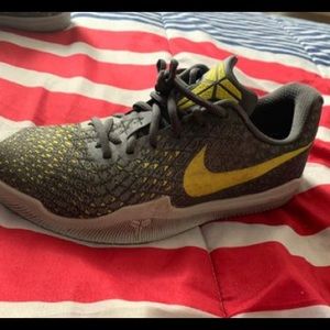 Kobe sneakers size 8.5